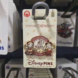2025 Disney Mickey’s Very Merry Christmas Party LR Mickey Minnie Castle Pin NEW